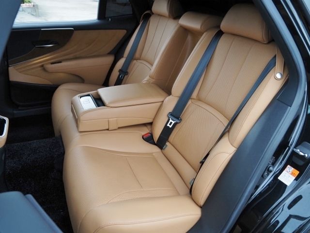 Lexus LS 2021-02 185928-15