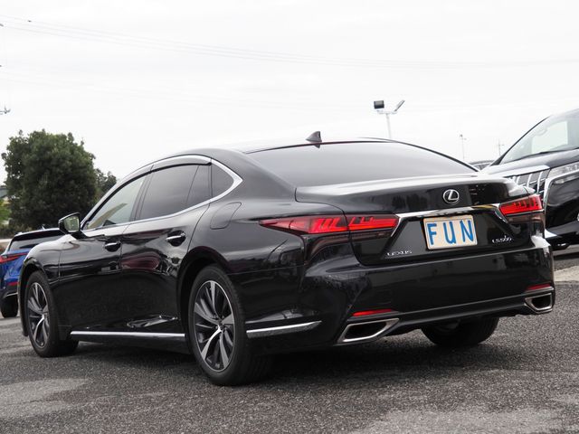 Lexus LS 2021-02 185928-5