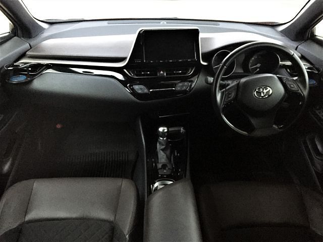 Toyota C-HR 2017-01 188278-1