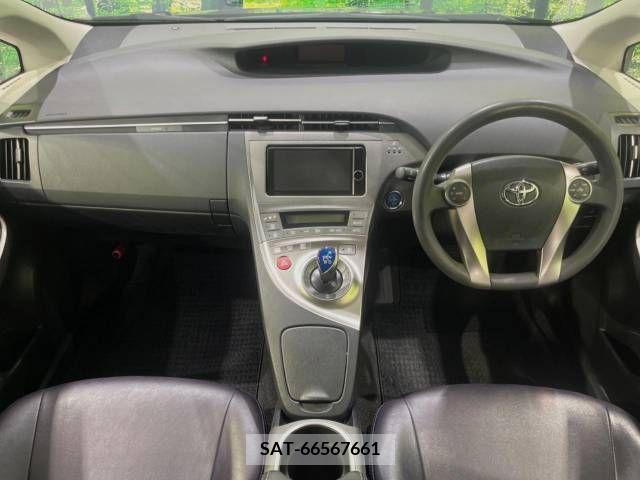 Toyota PRIUS 2013-06 366486-1