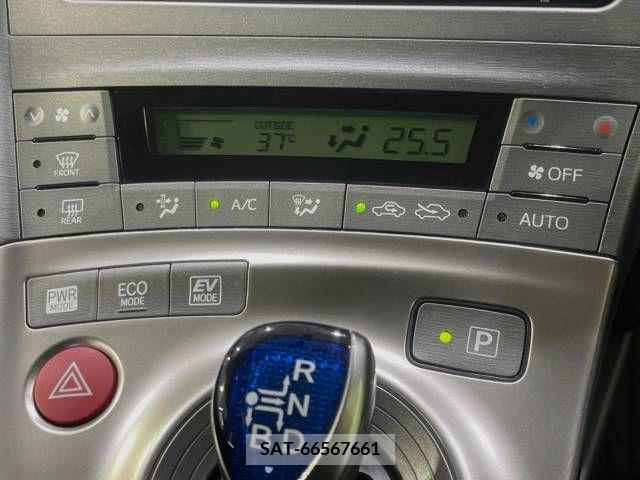 Toyota PRIUS 2013-06 366486-6