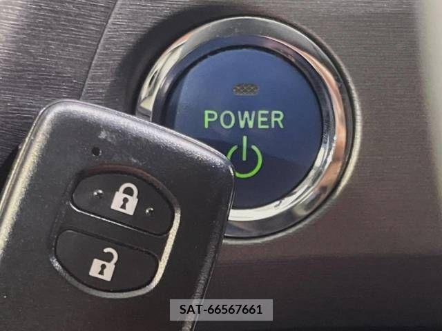 Toyota PRIUS 2013-06 366486-5
