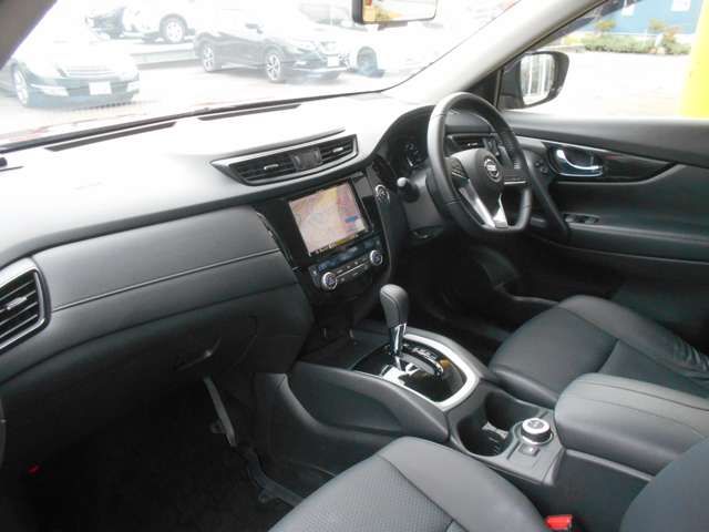 Nissan X-TRAIL 2018-05 3891-2