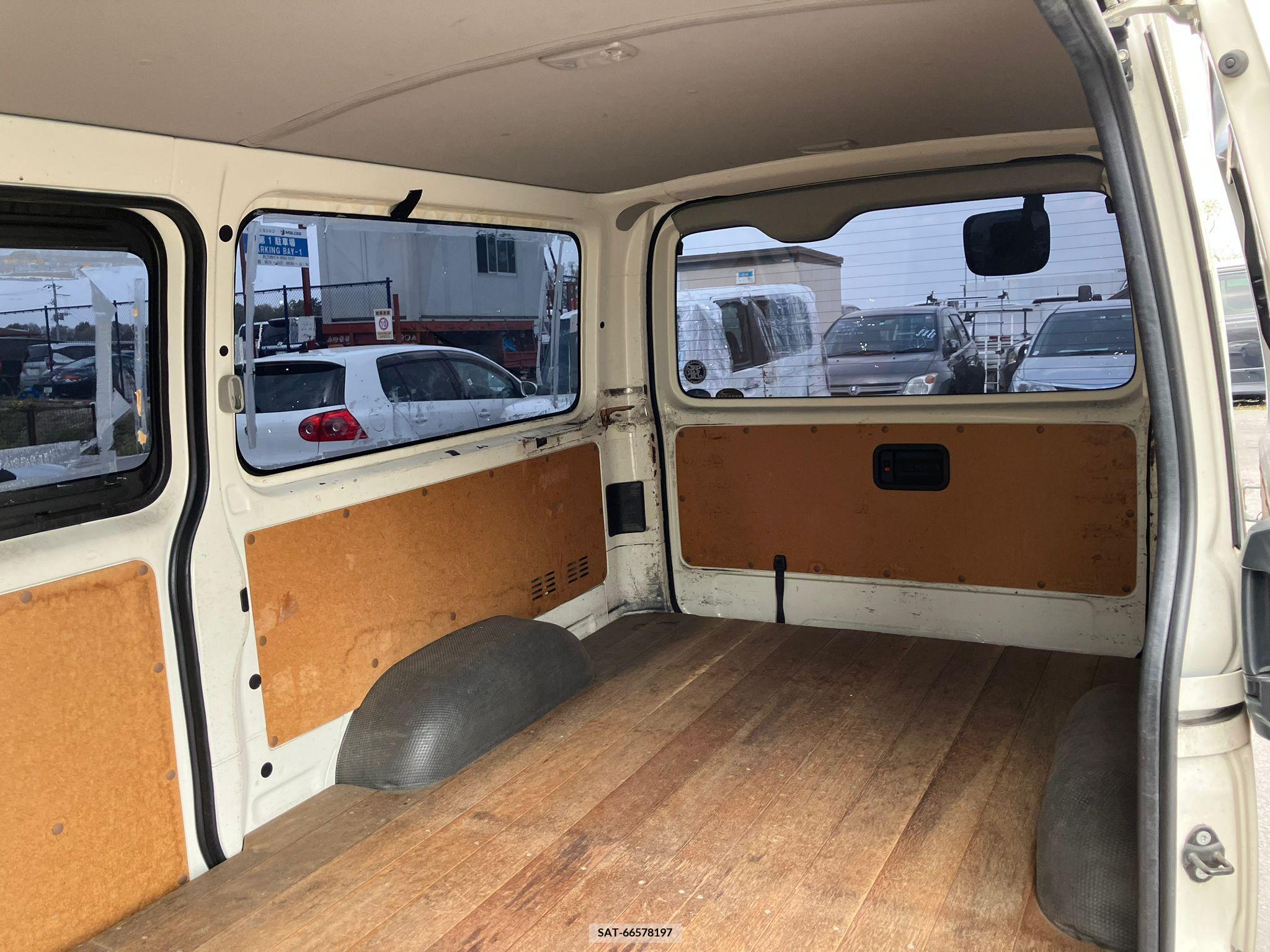 Toyota HIACE VAN 2017-09 258351-2