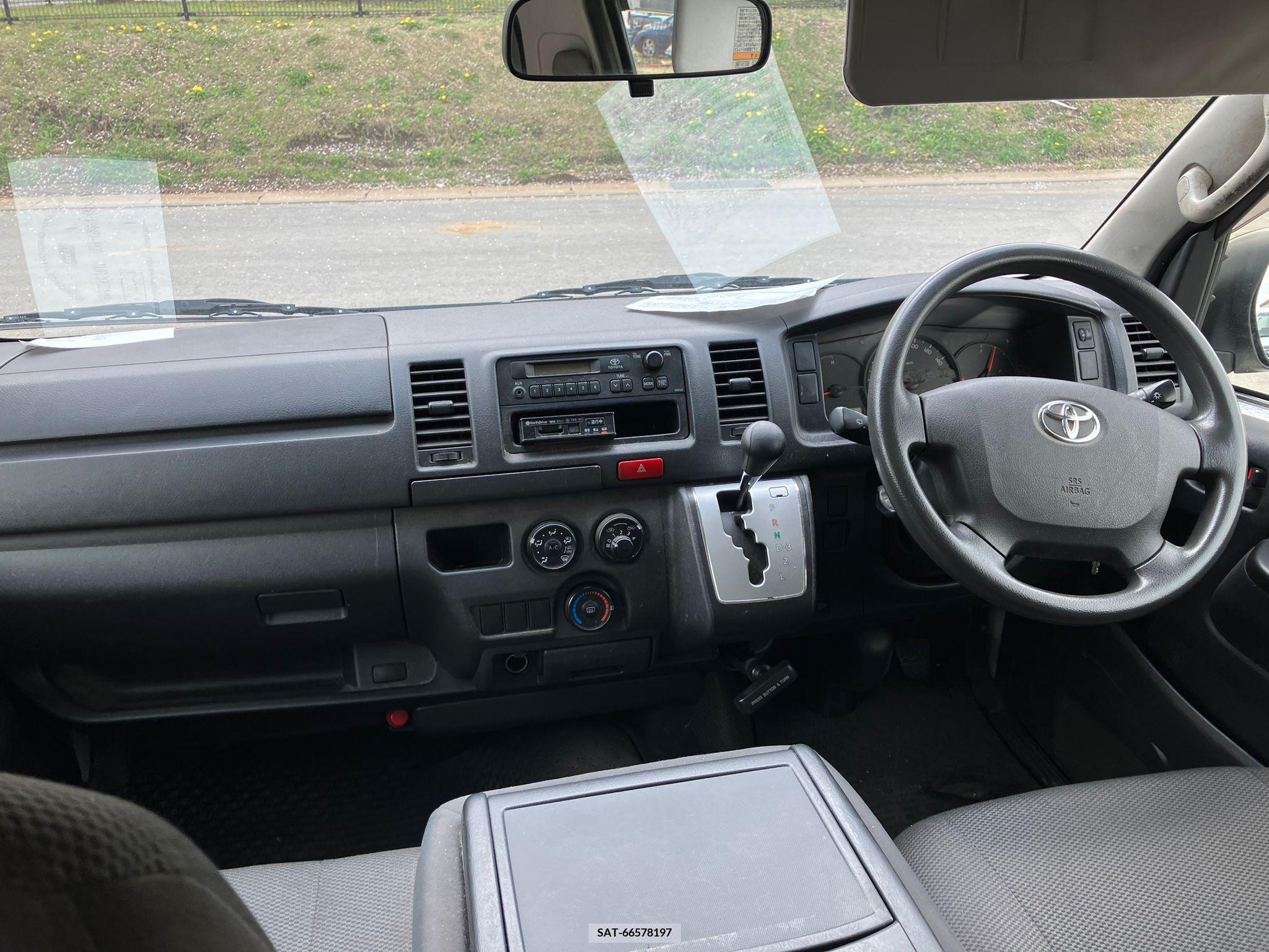 Toyota HIACE VAN 2017-09 258351-6
