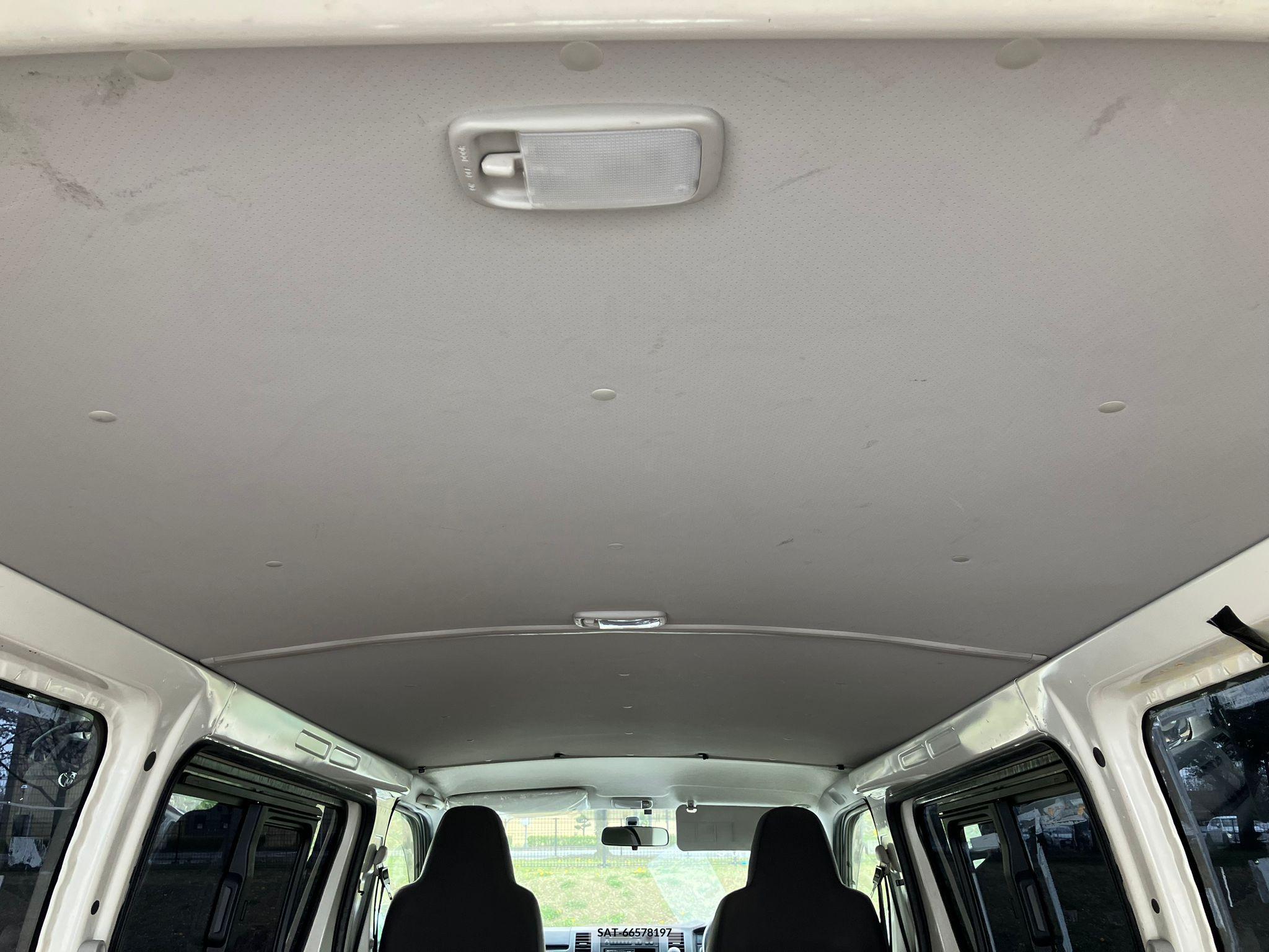 Toyota HIACE VAN 2017-09 258351-7