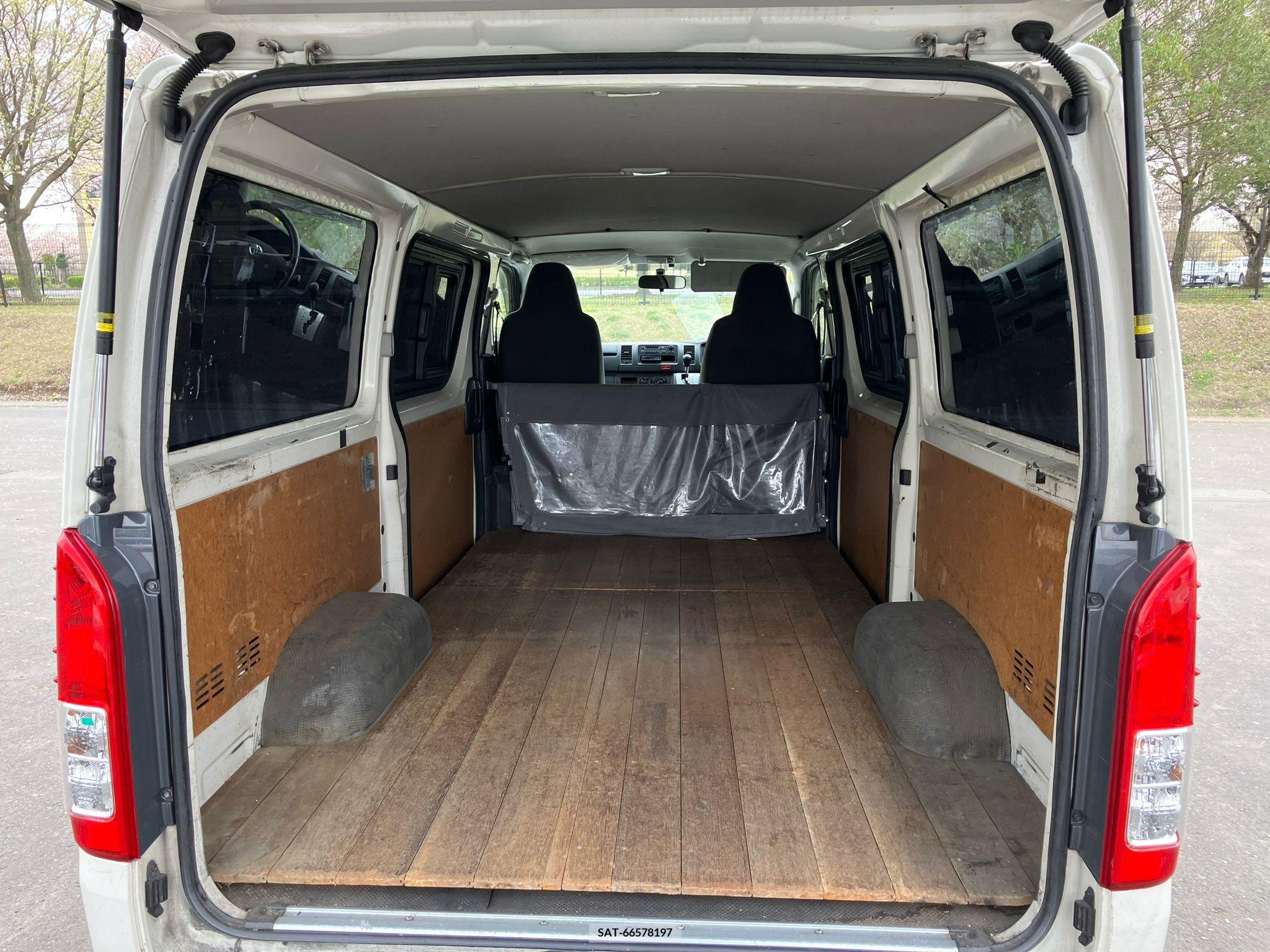Toyota HIACE VAN 2017-09 258351-8