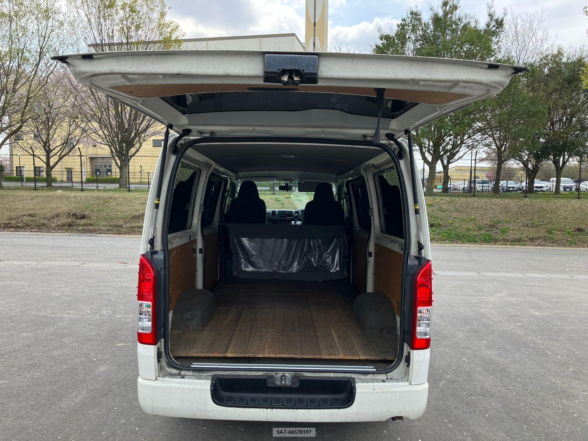 Toyota HIACE VAN 2017-09 258351-9