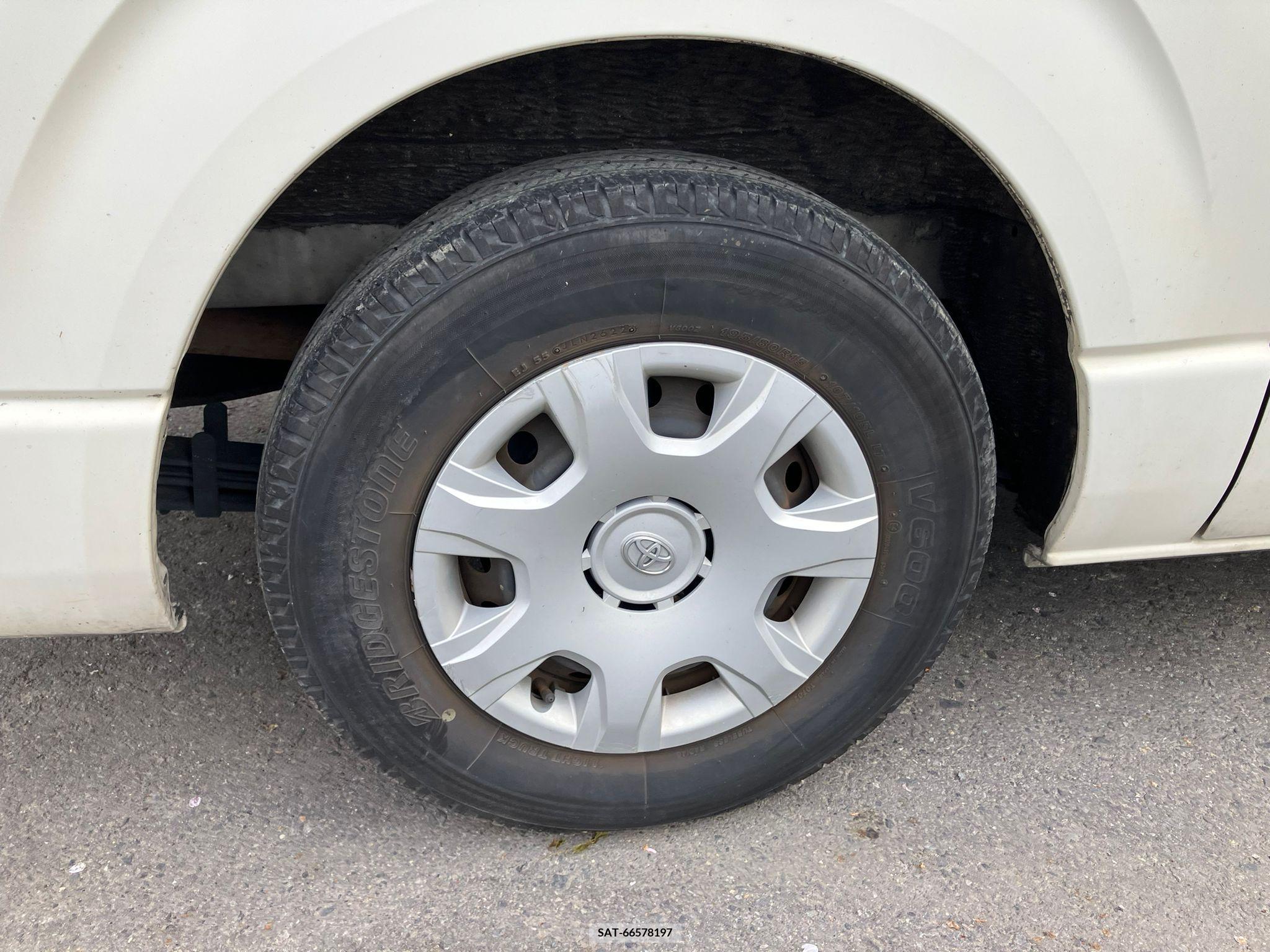 Toyota HIACE VAN 2017-09 258351-10