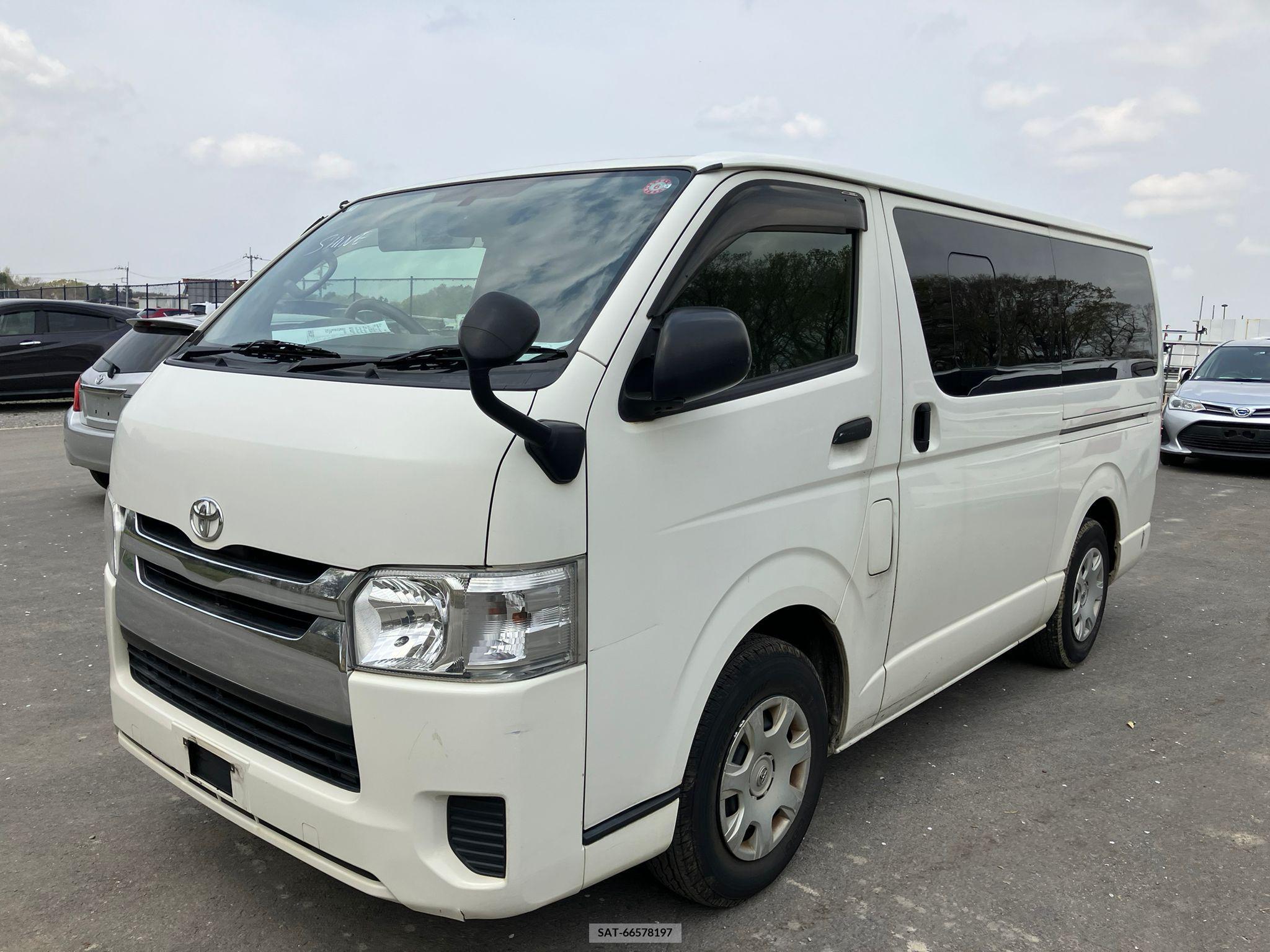 Toyota HIACE VAN 2017-09 258351-11