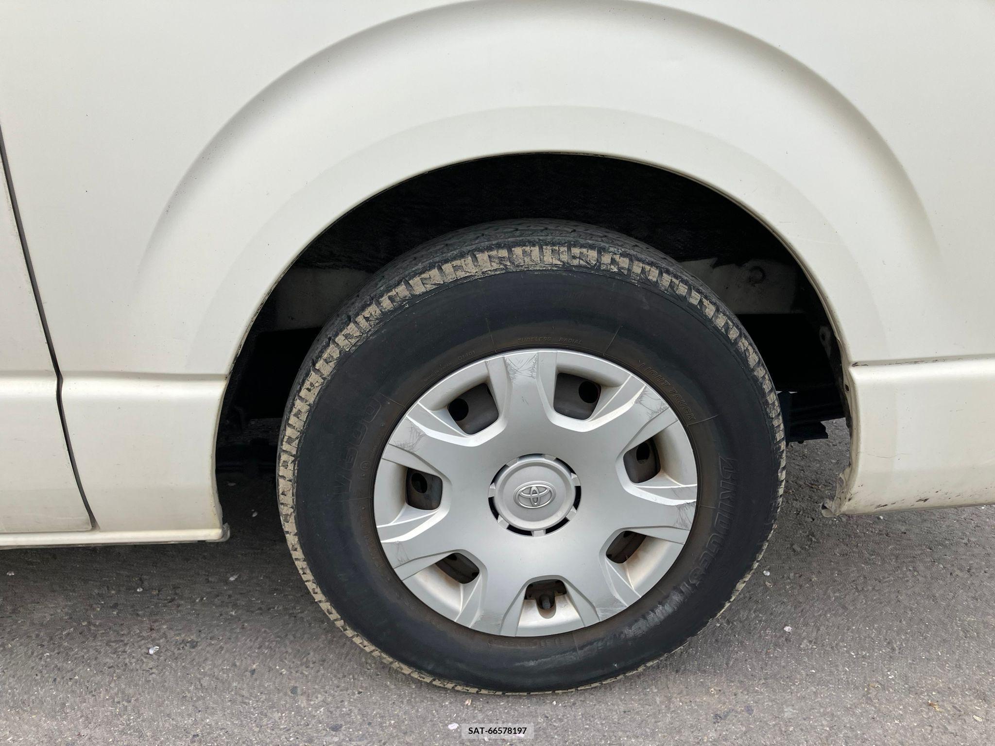 Toyota HIACE VAN 2017-09 258351-14