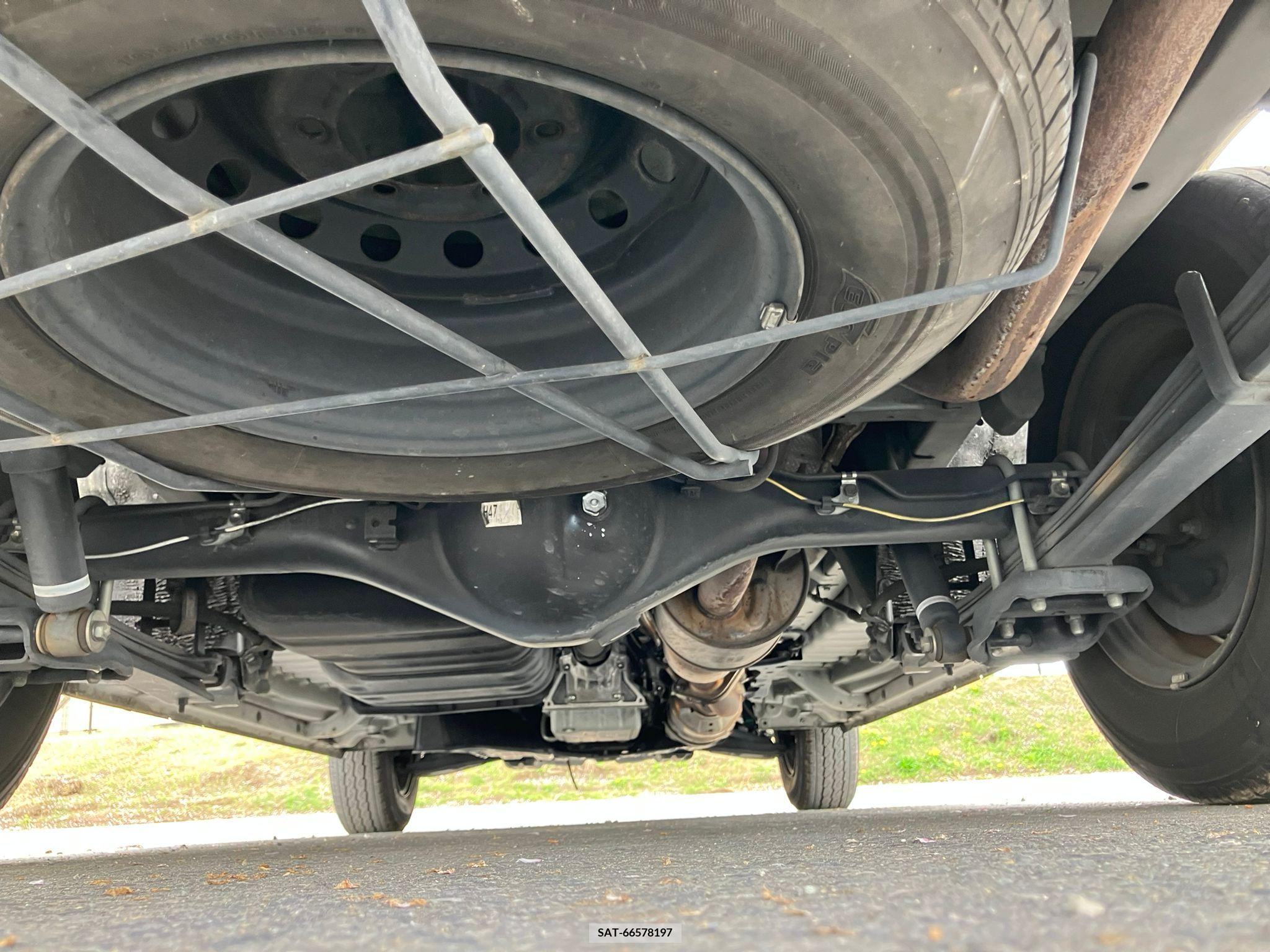 Toyota HIACE VAN 2017-09 258351-15
