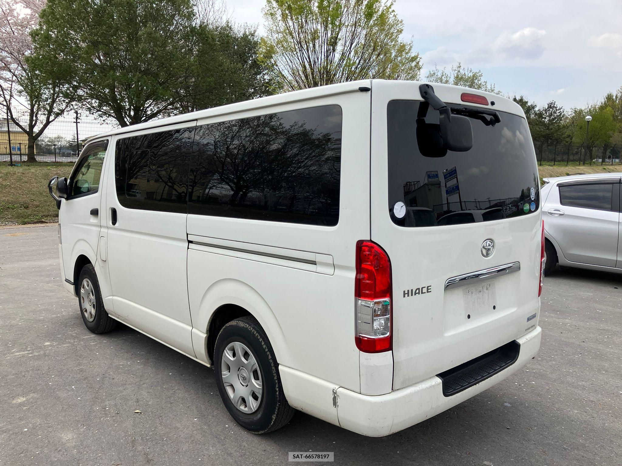 Toyota HIACE VAN 2017-09 258351-19