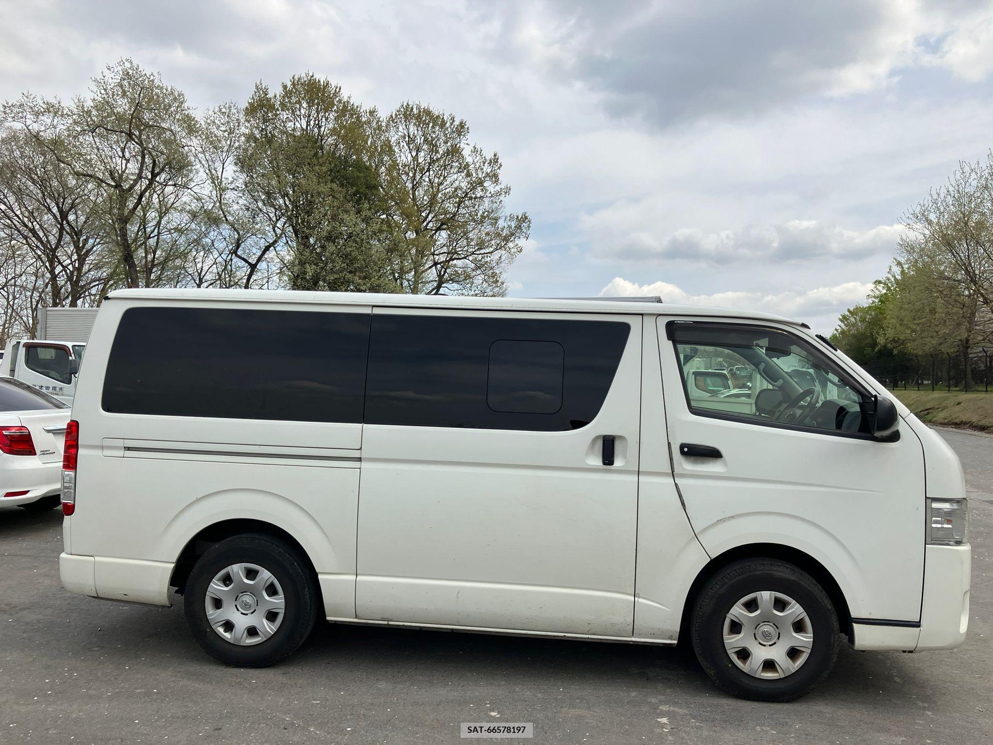 Toyota HIACE VAN 2017-09 258351-23