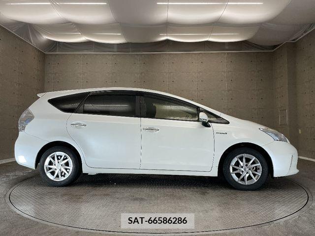 Toyota PRIUS ALPHA 2013-11 217399-7