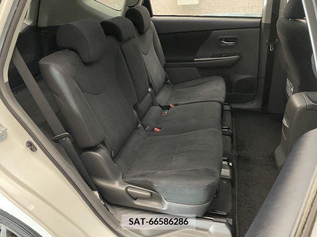 Toyota PRIUS ALPHA 2013-11 217399-11