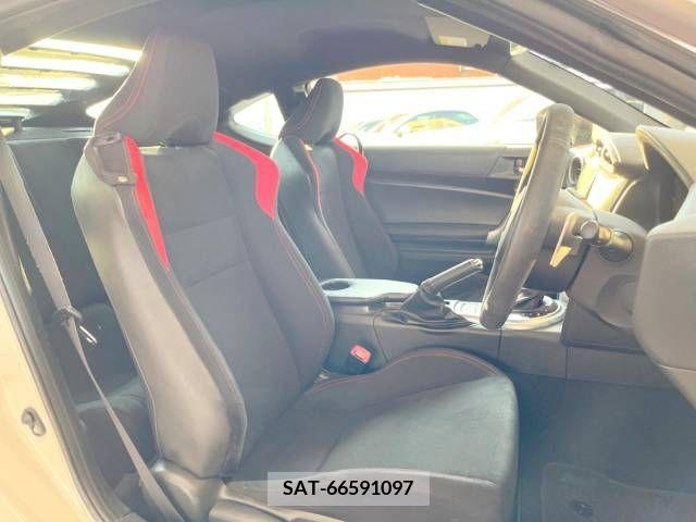 Toyota 86 2012-10 379537-9