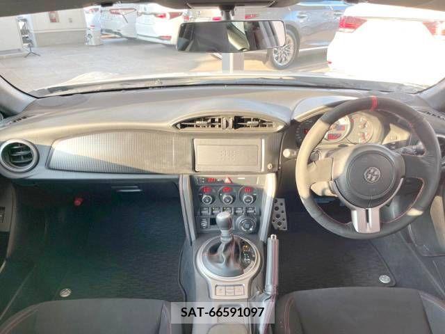 Toyota 86 2012-10 379537-1
