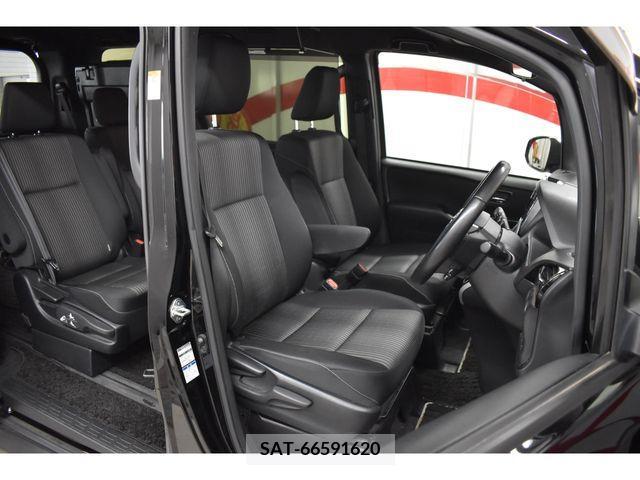 Toyota VOXY 2019-01 332309-9