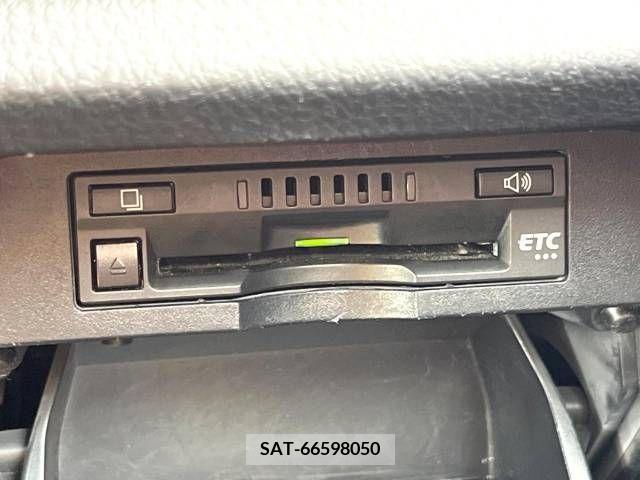 Toyota VOXY 2017-12 351970-7