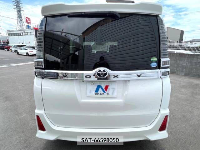 Toyota VOXY 2017-12 351970-19