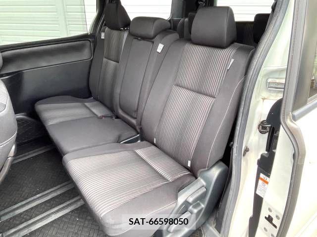 Toyota VOXY 2017-12 351970-12