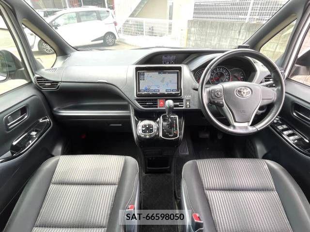 Toyota VOXY 2017-12 351970-1