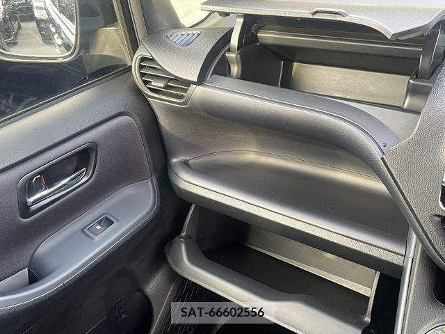 Toyota VOXY 2015-03 376689-16