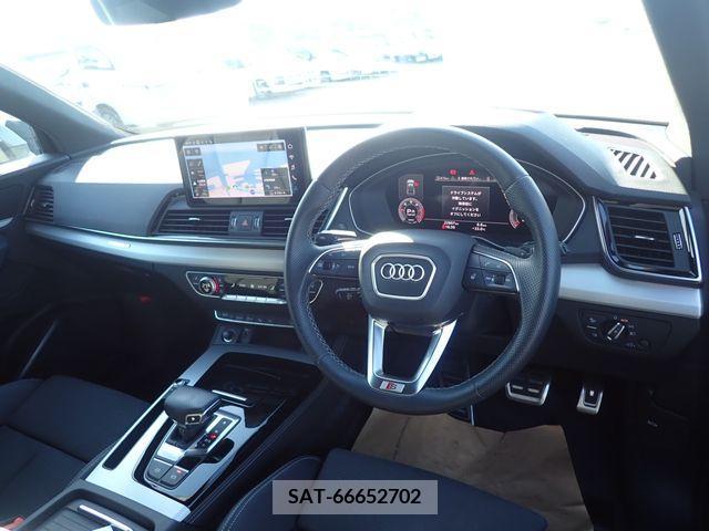 Audi Q5 2021-10 317983-1