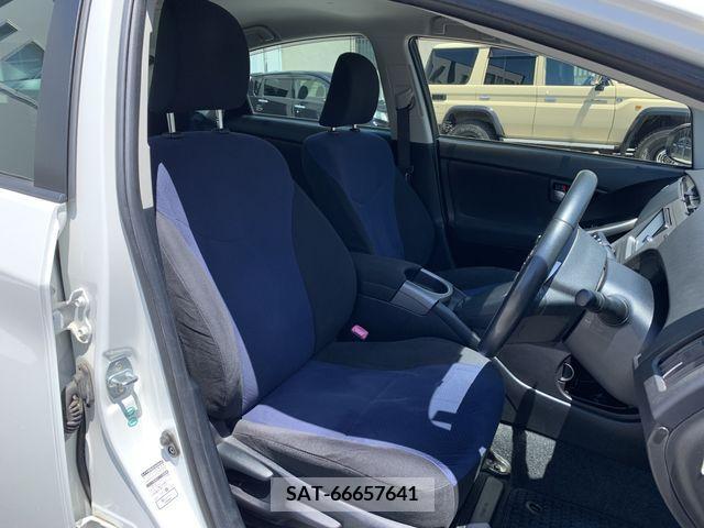 Toyota PRIUS PHV 2013-02 282581-8