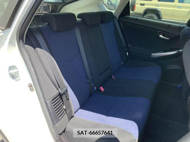 Toyota PRIUS PHV 2013-02 282581-11