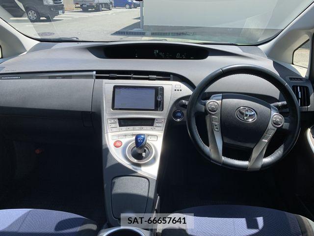 Toyota PRIUS PHV 2013-02 282581-13