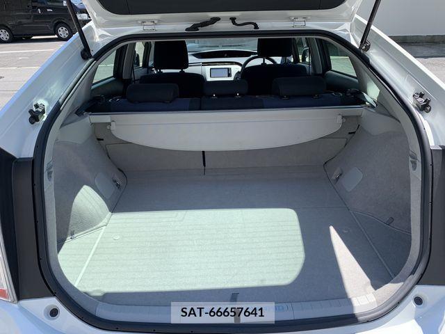 Toyota PRIUS PHV 2013-02 282581-12