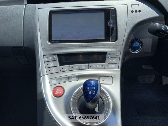 Toyota PRIUS PHV 2013-02 282581-17
