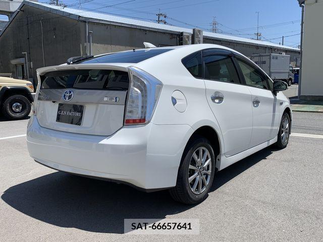 Toyota PRIUS PHV 2013-02 282581-4