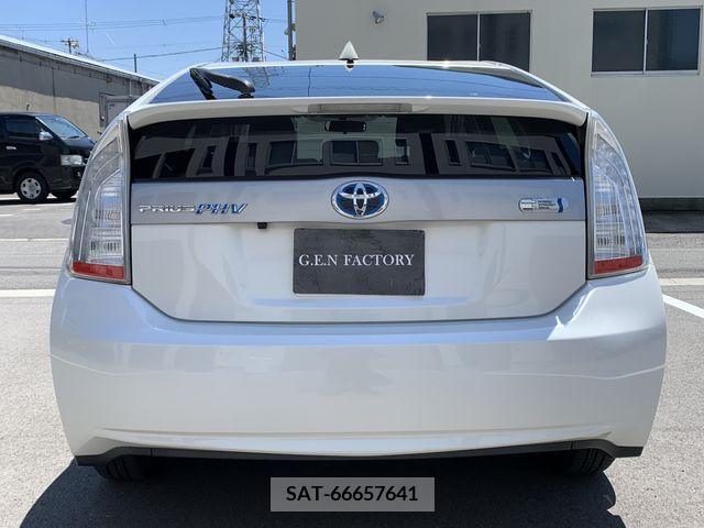 Toyota PRIUS PHV 2013-02 282581-3