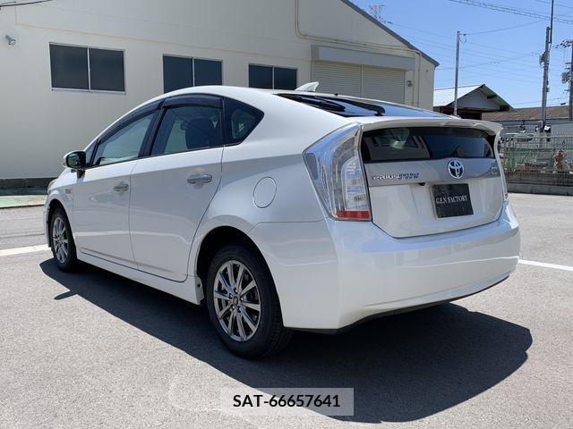 Toyota PRIUS PHV 2013-02 282581-5