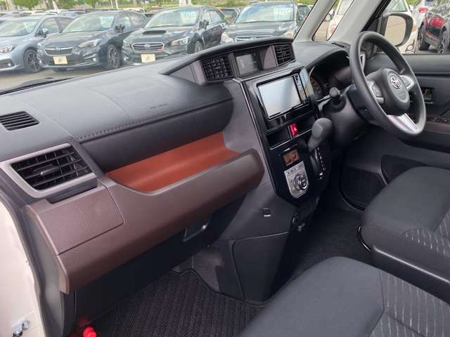 Toyota ROOMY 2018-04 10193-7