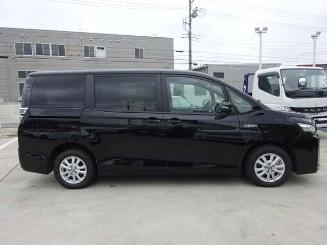 Toyota VOXY HYBRID 2019-04 11381-10