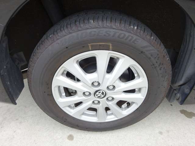 Toyota VOXY HYBRID 2019-04 11381-13