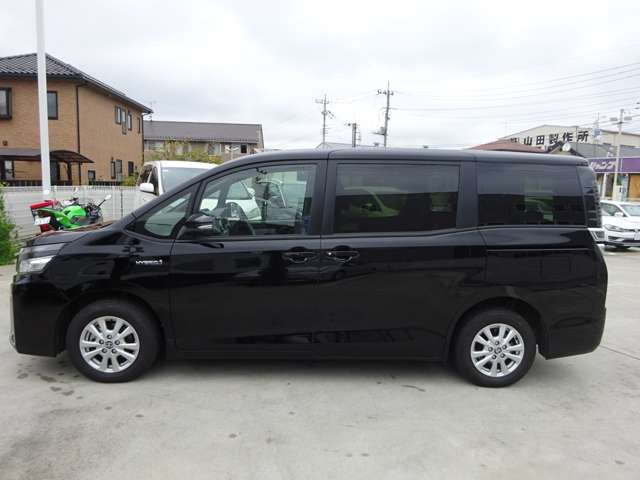 Toyota VOXY HYBRID 2019-04 11381-9