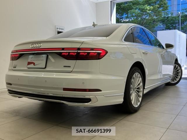 Audi A8 2022-06 333516-1