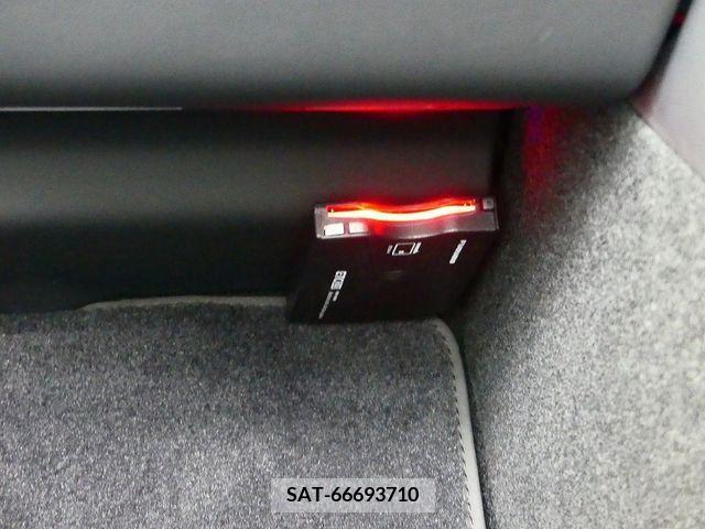 Tesla MODEL 3 2023-12 379848-11