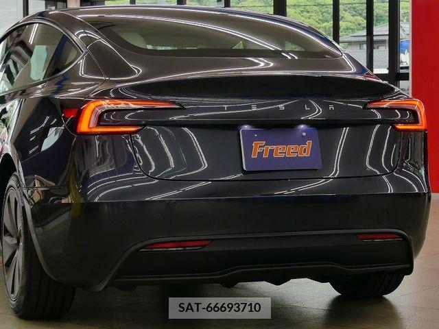 Tesla MODEL 3 2023-12 379848-9