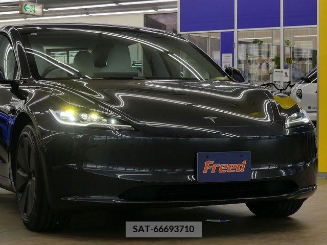 Tesla MODEL 3 2023-12 379848-8