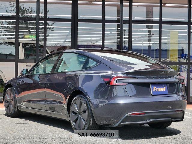 Tesla MODEL 3 2023-12 379848-5