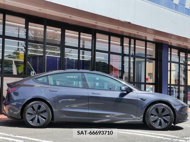 Tesla MODEL 3 2023-12 379848-6