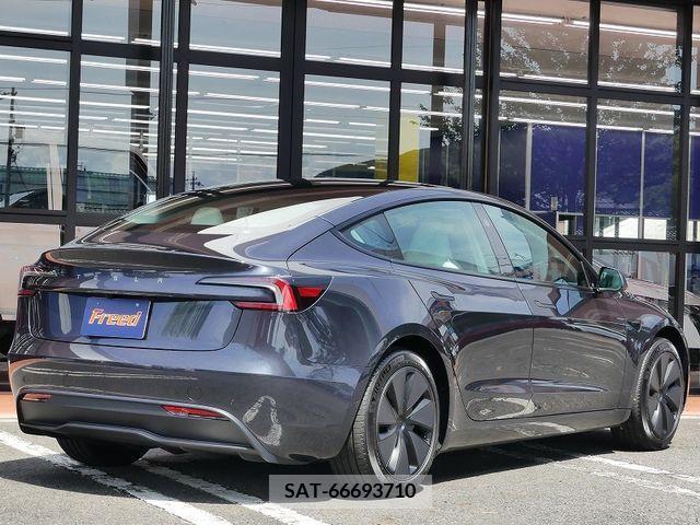 Tesla MODEL 3 2023-12 379848-1
