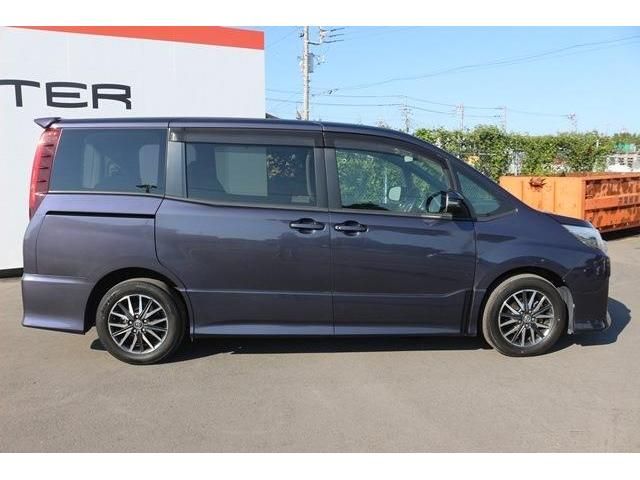 Toyota NOAH 2014-11 4823-2