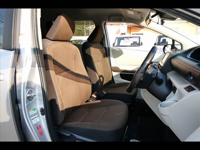 Toyota SIENTA 2015-08 14233-8